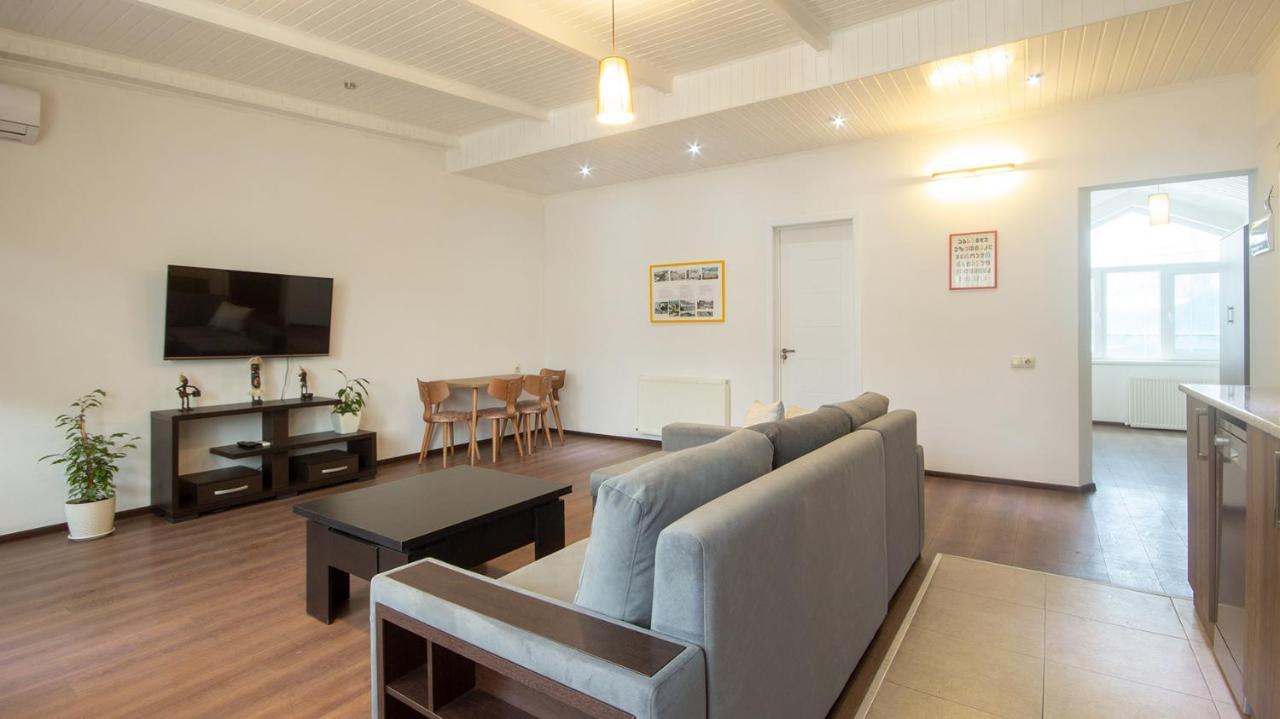 Big Terrace Apartment On Liberty Square Tbilisi Exterior foto
