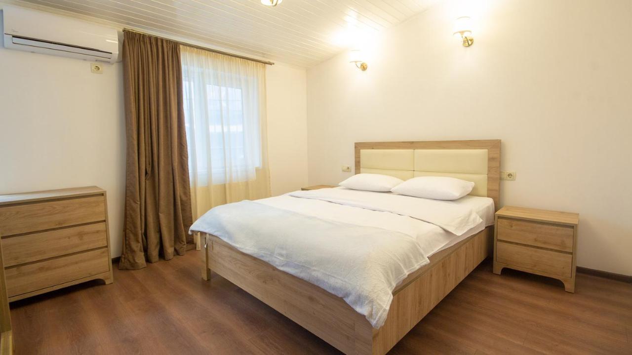 Big Terrace Apartment On Liberty Square Tbilisi Exterior foto